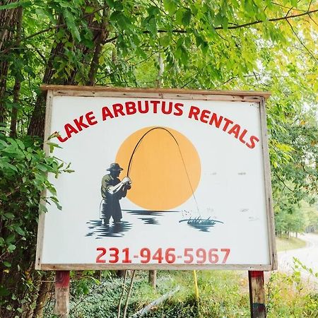 Cozy Cottage On Arbutus Lake Traverse City Ngoại thất bức ảnh