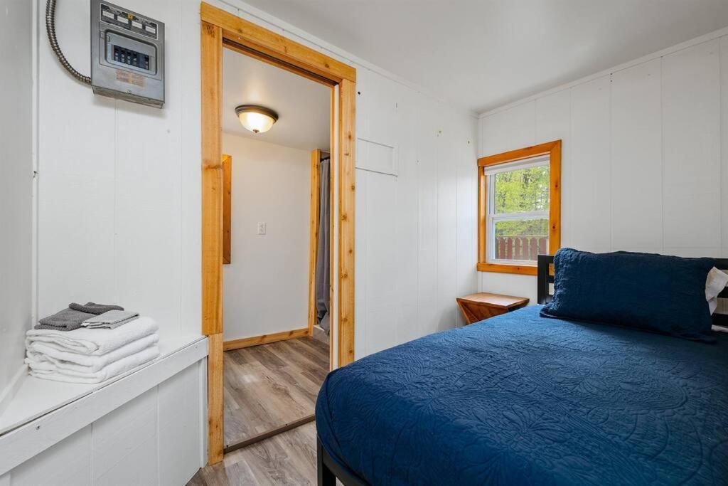 Cozy Cottage On Arbutus Lake Traverse City Ngoại thất bức ảnh